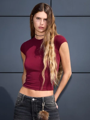 Bershka Koszulka Z Krótkim Rękawem I Okrągłym Dekoltem Kobieta Bordowy