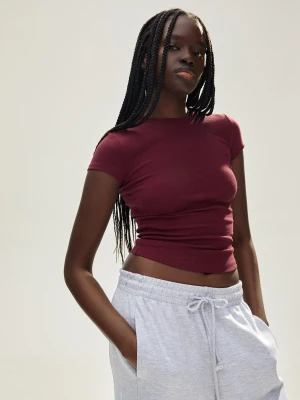 Bershka Koszulka Z Krótkim Rękawem I Okrągłym Dekoltem Kobieta Bordowy
