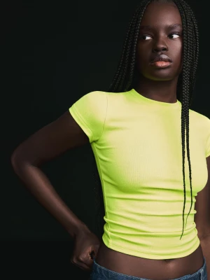 Bershka Koszulka Z Krótkim Rękawem I Okrągłym Dekoltem Kobieta Cytrynowy