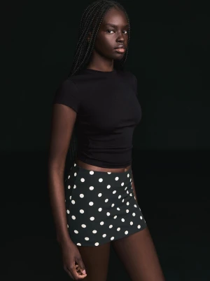 Bershka Koszulka Z Krótkim Rękawem I Okrągłym Dekoltem Kobieta Czarny