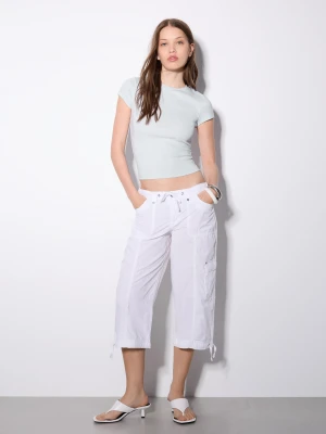 Zdjęcie produktu Bershka Koszulka Z Krótkim Rękawem I Okrągłym Dekoltem Kobieta Jasnoniebieski