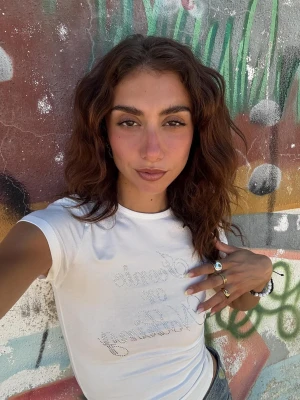 Bershka Koszulka Z Krótkim Rękawem I Strassem Kobieta Kremowy