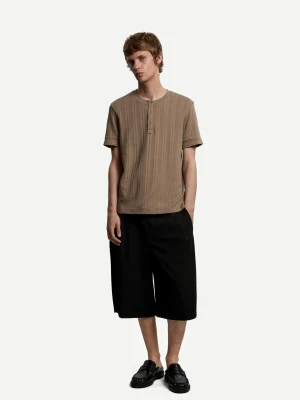 Bershka Koszulka Z Krótkim Rękawem Z Fakturą I Guzikami Mężczyzna Brązowy