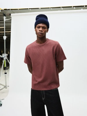 Bershka Koszulka Z Krótkim Rękawem Z Fakturą Mężczyzna Rubinowy