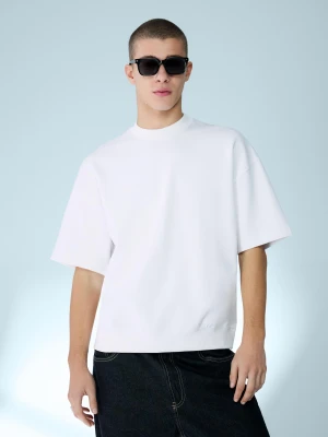 Zdjęcie produktu Bershka Koszulka Z Krótkim Rękawem Z Frotte Z Wykończeniem Rib Mężczyzna Biały Złamany