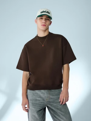 Bershka Koszulka Z Krótkim Rękawem Z Frotte Z Wykończeniem Rib Mężczyzna Brązowy