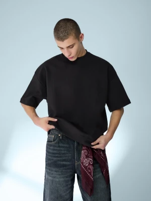 Bershka Koszulka Z Krótkim Rękawem Z Frotte Z Wykończeniem Rib Mężczyzna Czarny