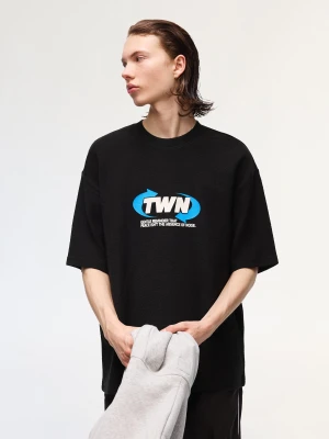 Bershka Koszulka Z Krótkim Rękawem Z Nadrukiem Mężczyzna Czarny