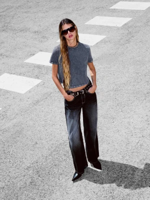 Bershka Koszulka Z Krótkim Rękawem Z Oczkami Kobieta Ciemnoszary