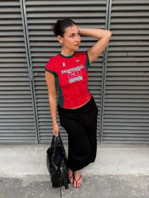 Zdjęcie produktu Bershka Koszulka Z Okrągłym Dekoltem Portugalia Fifa World Cup™ Kobieta Czerwony