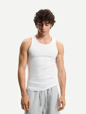 Bershka Koszulka Z Prążkowanej Dzianiny Rib Na Ramiączkach Mężczyzna Biały