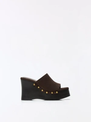 Zdjęcie produktu Bershka Koturny Z Ćwiekami Kobieta Brązowy