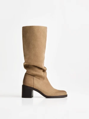 Bershka Kozaki Na Obcasie Z Efektem Znoszenia Kobieta Szarobrązowy