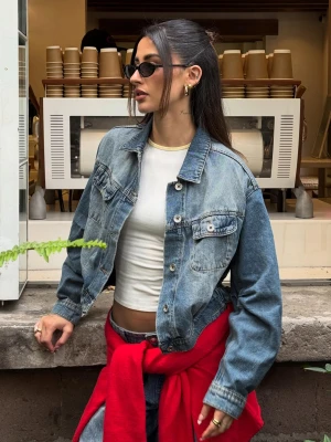 Bershka Krótka Kurtka Jeansowa O Kroju Balloon Kobieta Wyblakły Niebieski