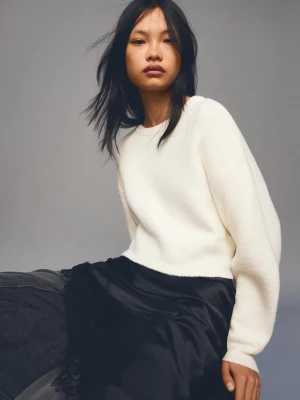 Bershka Krótki Sweter Z Efektem Futerka Kobieta Kremowy