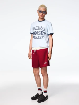 Bershka Krótkie Bermudy Z Naszywką Mężczyzna Bordowy
