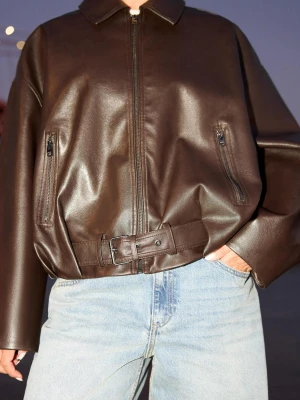 Bershka Kurtka Bomber Ze Sztucznej Skóry Z Paskiem Kobieta Brązowy