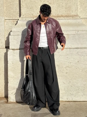 Bershka Kurtka Boxy Ze Sztucznej Skóry Mężczyzna Bordowy