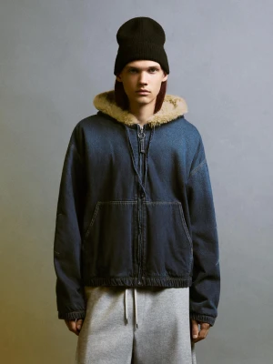 Bershka Kurtka Jeansowa Z Kołnierzem Z Efektem Futerka Mężczyzna Granatowy