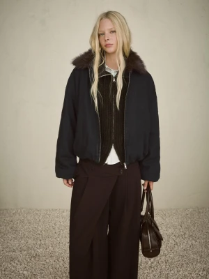 Bershka Kurtka Jeansowa Z Kołnierzem Ze Sztucznego Futerka Kobieta Czarny