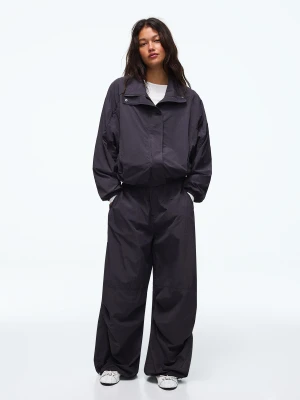 Bershka Kurtka Oversize Z Nylonu Z Rękawami Typu Nietoperz Kobieta Fioletowy