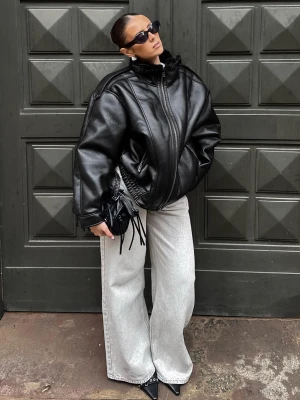 Bershka Kurtka Oversize Z Podwójnym Wykończeniem Kobieta Czarny