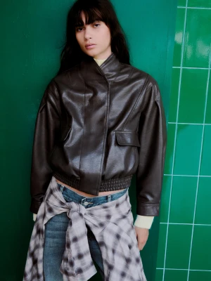 Bershka Kurtka Oversize Ze Sztucznej Skóry Z Kopertowym Kołnierzem Kobieta Szary