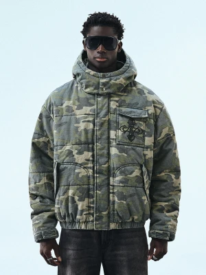 Bershka Kurtka Pikowana Z Kapturem Z Nadrukiem Mężczyzna Khaki