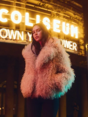 Bershka Kurtka Z Efektem Futra Kobieta Różowy