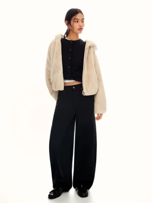 Bershka Kurtka Z Efektem Futra Z Kapturem Kobieta Piaskowy