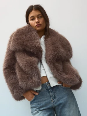 Bershka Kurtka Z Futerkiem I Klapami Kobieta Ciemnobeżowy