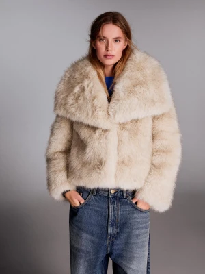 Bershka Kurtka Z Futerkiem I Klapami Kobieta Kremowy