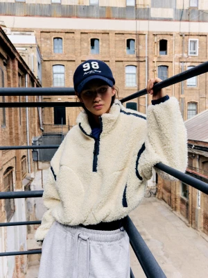 Bershka Kurtka Z Kożuszkiem Z Wykończeniem Kontrast Kobieta Owies
