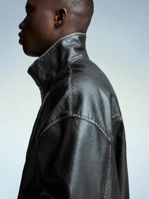 Bershka Kurtka Ze Sztucznej Skóry Mężczyzna Czarny