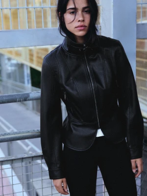 Bershka Kurtka Ze Sztucznej Skóry Peplum Kobieta Czarny