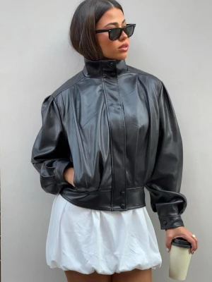 Bershka Kurtka Ze Sztucznej Skóry W Stylu Lat 80. Kobieta Czarny