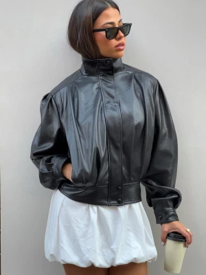 Bershka Kurtka Ze Sztucznej Skóry W Stylu Lat 80. Kobieta Czarny