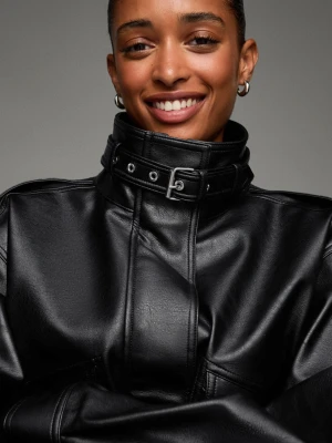 Bershka Kurtka Ze Sztucznej Skóry Z Kieszeniami Kobieta Czarny