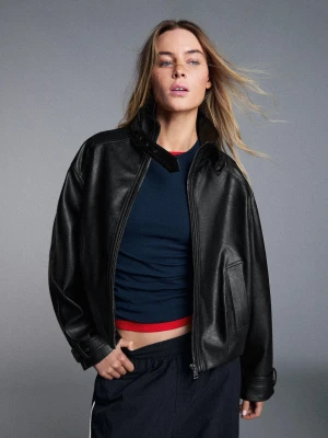 Bershka Kurtka Ze Sztucznej Skóry Z Kołnierzem Typu Komin Kobieta Czarny