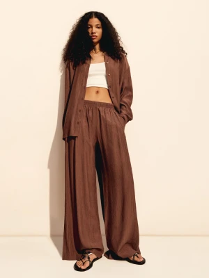 Bershka Luźne Spodnie Wide Leg Z Fakturą Ze Sznurkiem Kobieta Brązowy