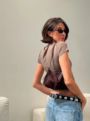 Bershka Mała Torebka Z Efektem Sztucznego Zamszu Kobieta Brązowy