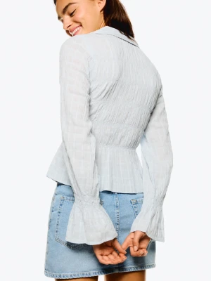 Bershka Marszczona Koszula W Stylu Rustykalnym Kobieta Jasnoniebieski