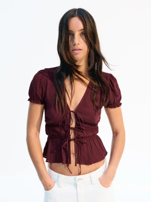 Bershka Marszczona Koszula Z Krótkim Rękawem I Wiązaniami Kobieta Rubinowy