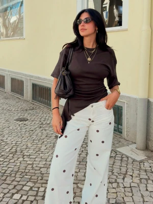 Bershka Marszczona Koszulka Z Krótkim Rękawem Kobieta Brązowy