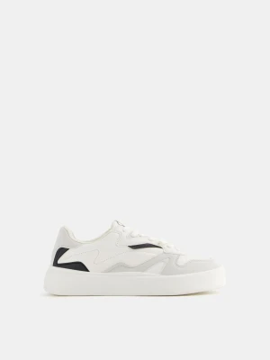 Bershka Męskie Buty Sportowe Z Kontrastowymi Elementami Mężczyzna Biały