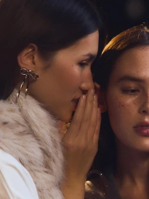 Bershka Metaliczne Kolczyki Z Kokardą Kobieta Srebrny