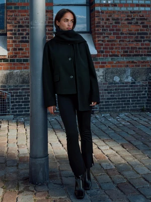 Bershka Miękka Kurtka Z Szalikiem Kobieta Czarny