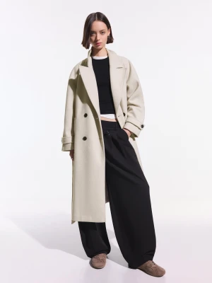 Bershka Miękki Trencz Z Paskiem Kobieta Piaskowy