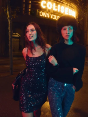 Bershka Mini Sukienka Z Cekinami Kobieta Ciemnoniebieski