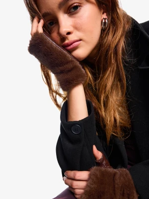 Bershka Miton Z Efektem Futerka Kobieta Brązowy